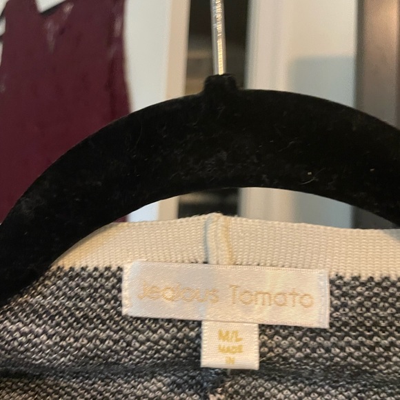 South moon under M/L cardigan - Picture 2 of 2